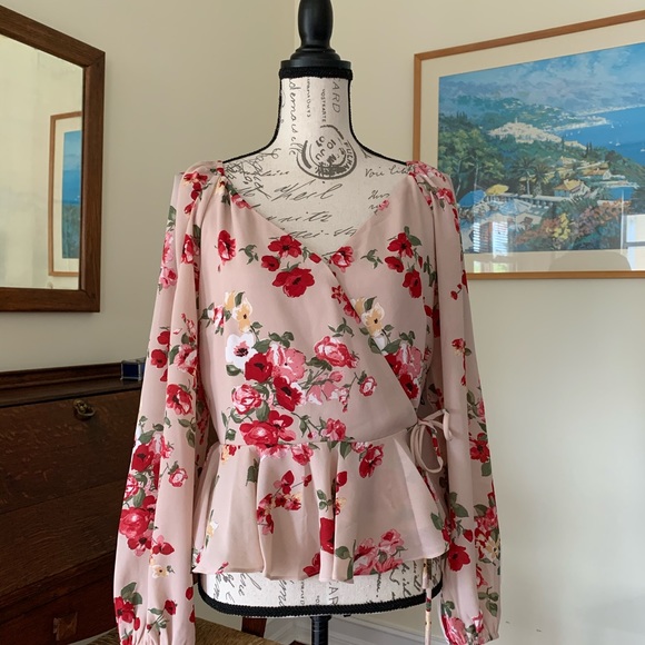 Leith Nordstrom NWT Floral Peplum Wrap Top Medium - Picture 4 of 8